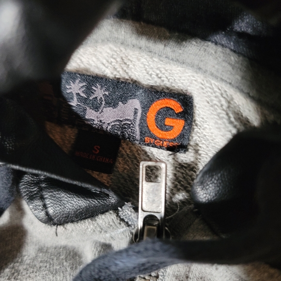 Guess - Picture 4 of 4